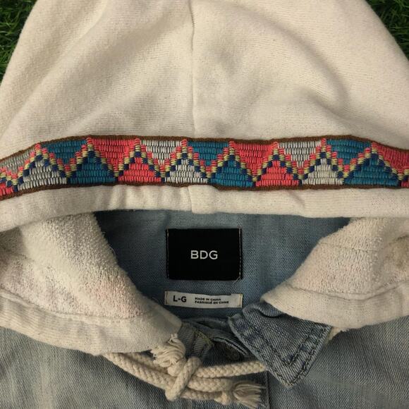 Women’s BDG Embroidered Denim Jacket - Picture 4 of 5